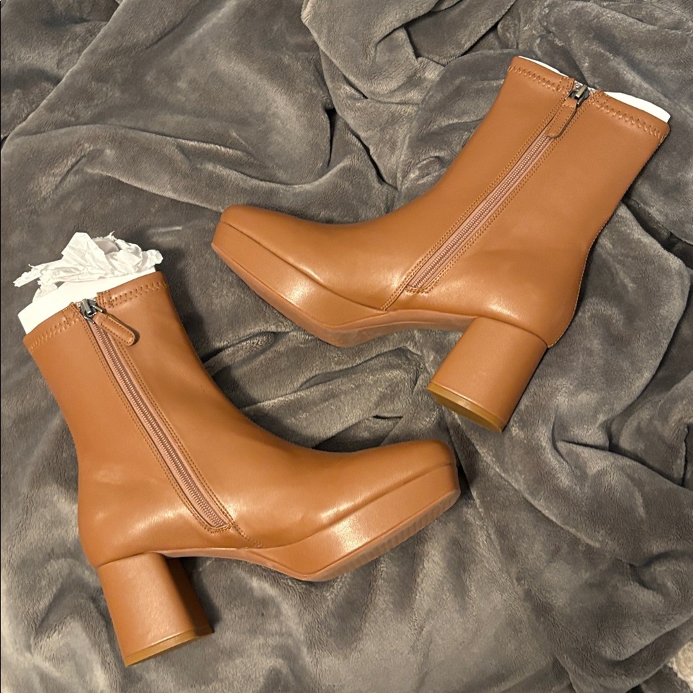NWT Aerosoles Sussex Platform Ankle Bootie - Picture 9 of 12